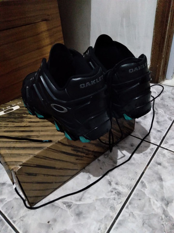 caveirão oakley preto