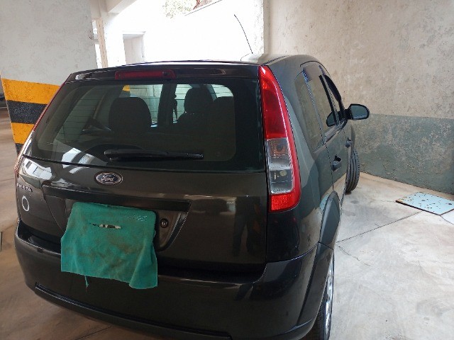 VENDE UM FORD FIESTA
