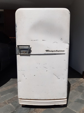 Geladeira antiga Frigidaire ( PEÇAS )