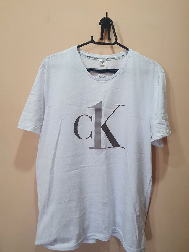 Camiseta Branca Calvin Klein tamanho GG