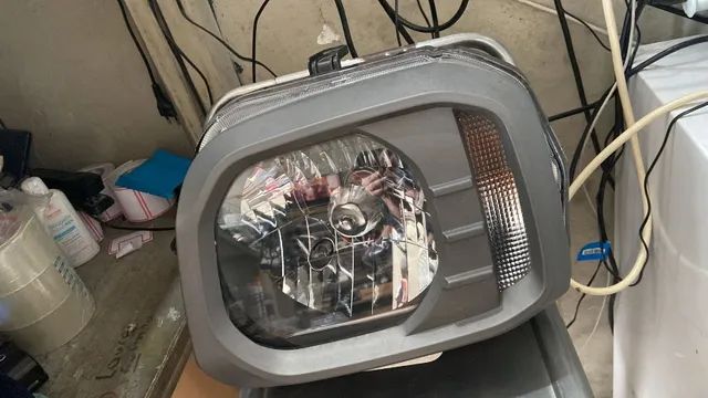 Farol esquerdo com máscara Suzuki Jimny 2020 a 2022