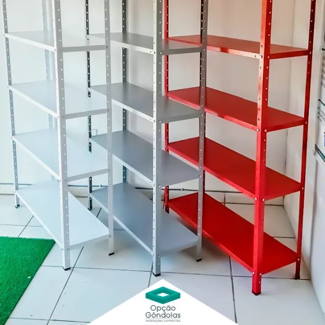 Prateleiras de aço