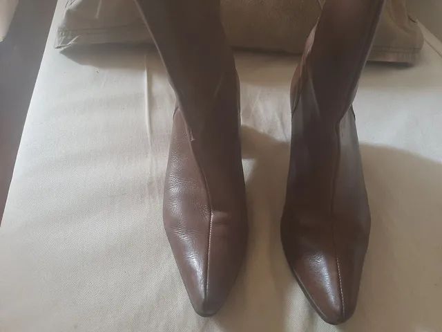 Bota de couro marron Marca schutz