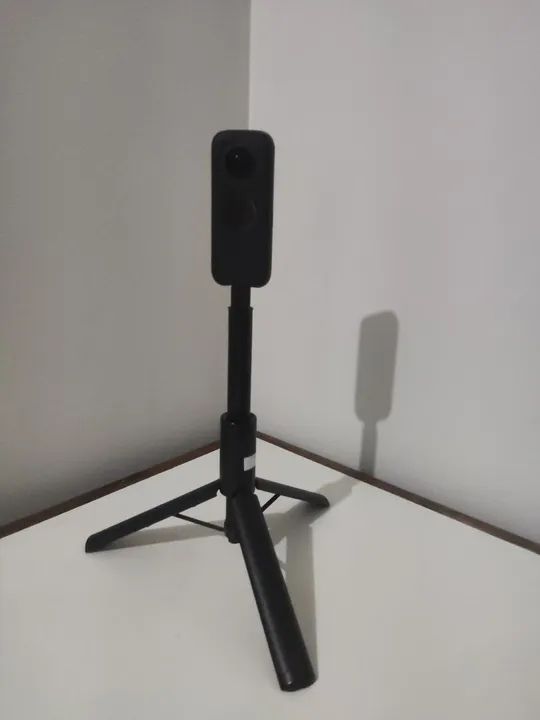 Câmera de Ação com Tripé insta360