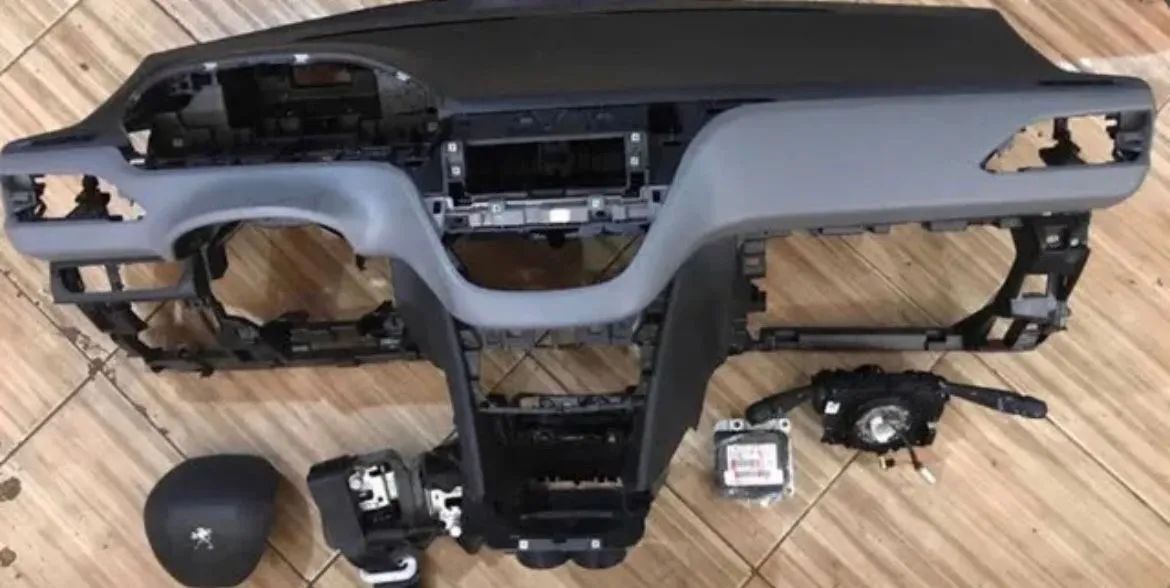 Airbag Peugeot 208 2014.