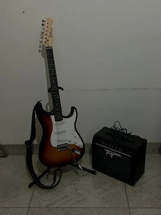 Guitarra Stratocaster EWA+ Amplificador Tagima