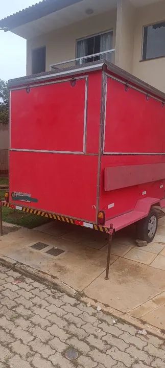 Trailer Vermelho - Pronto para o Sucesso!