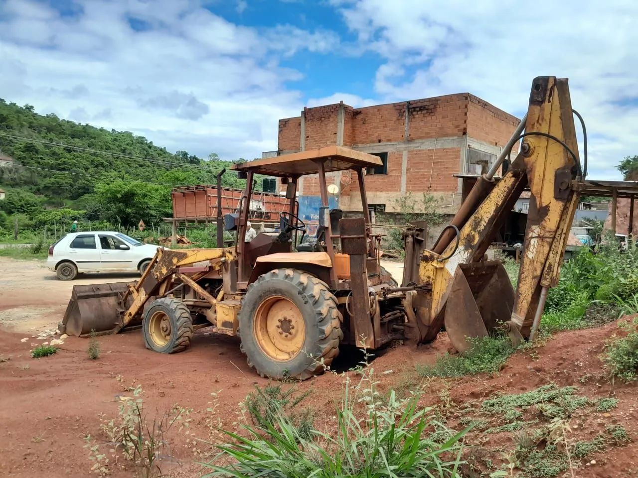 Retroescavadeira Maxion 750 4x2  ano 1995