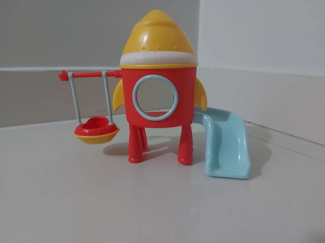 Trem, foguete e playground para bonecas - Brinquedos infantis - Foto 4