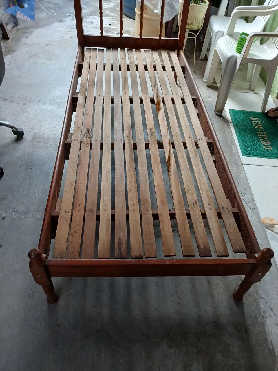 Cama de madeira maciça  com  colchão - Foto 2