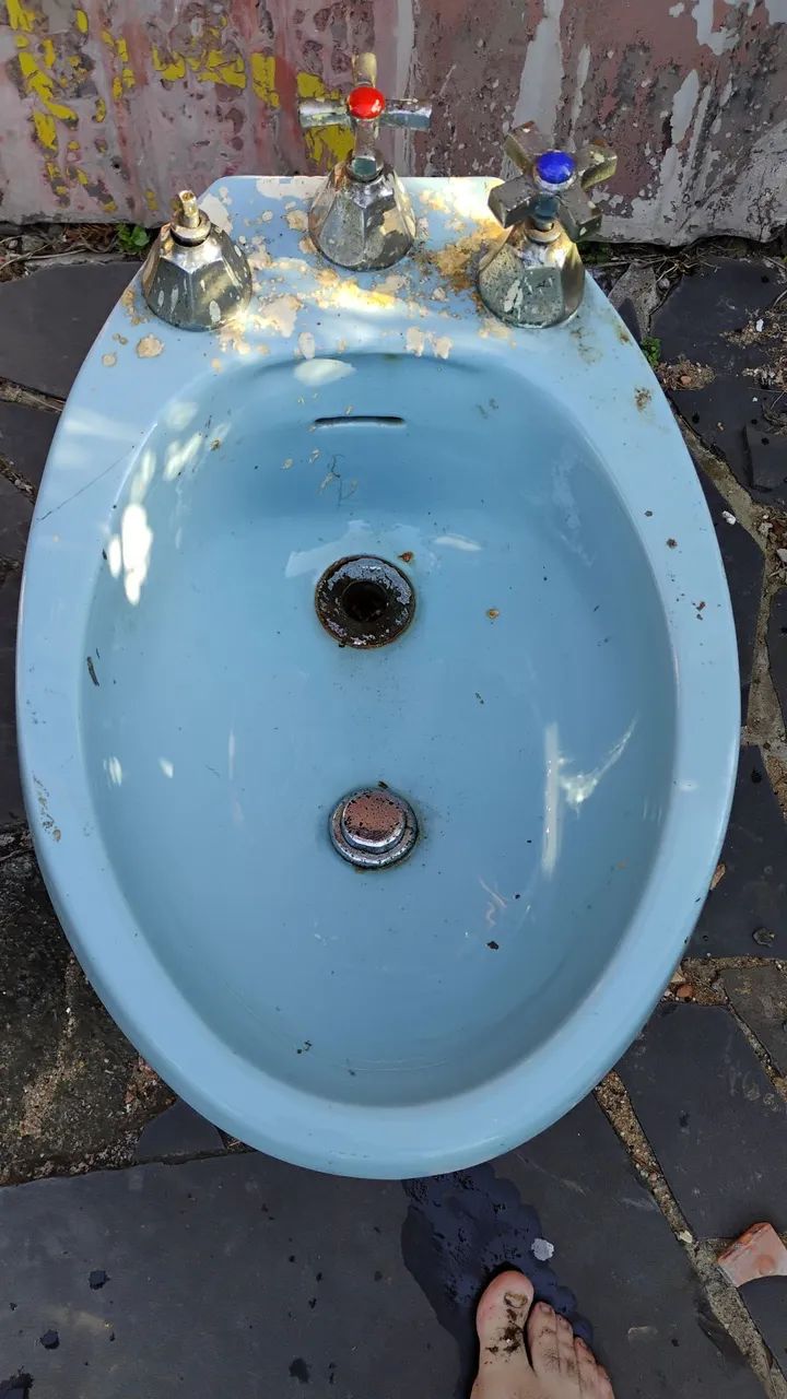 Vendo 12 peças de porcelana antiga para banheiro 