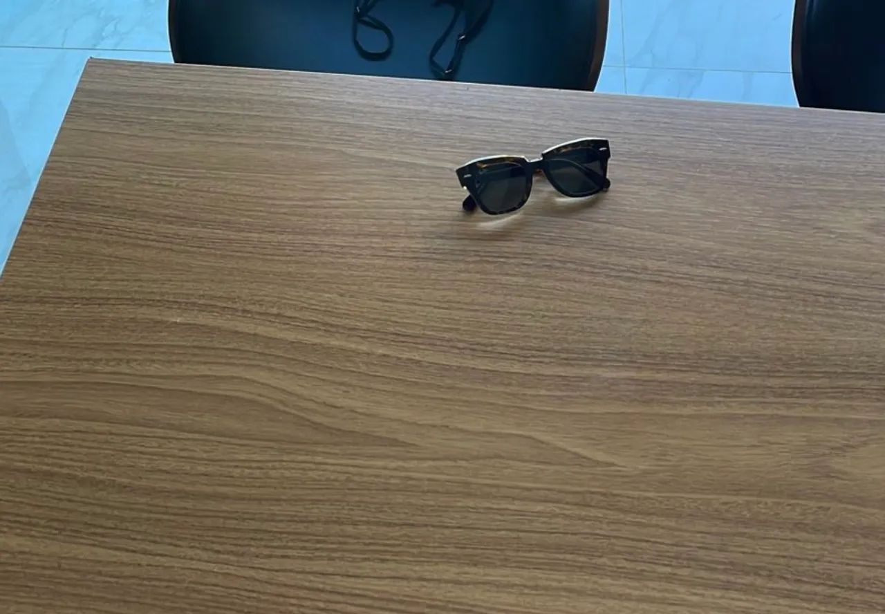 HIGH TABLE + 4 WOODEN STOOLS64363876227458122