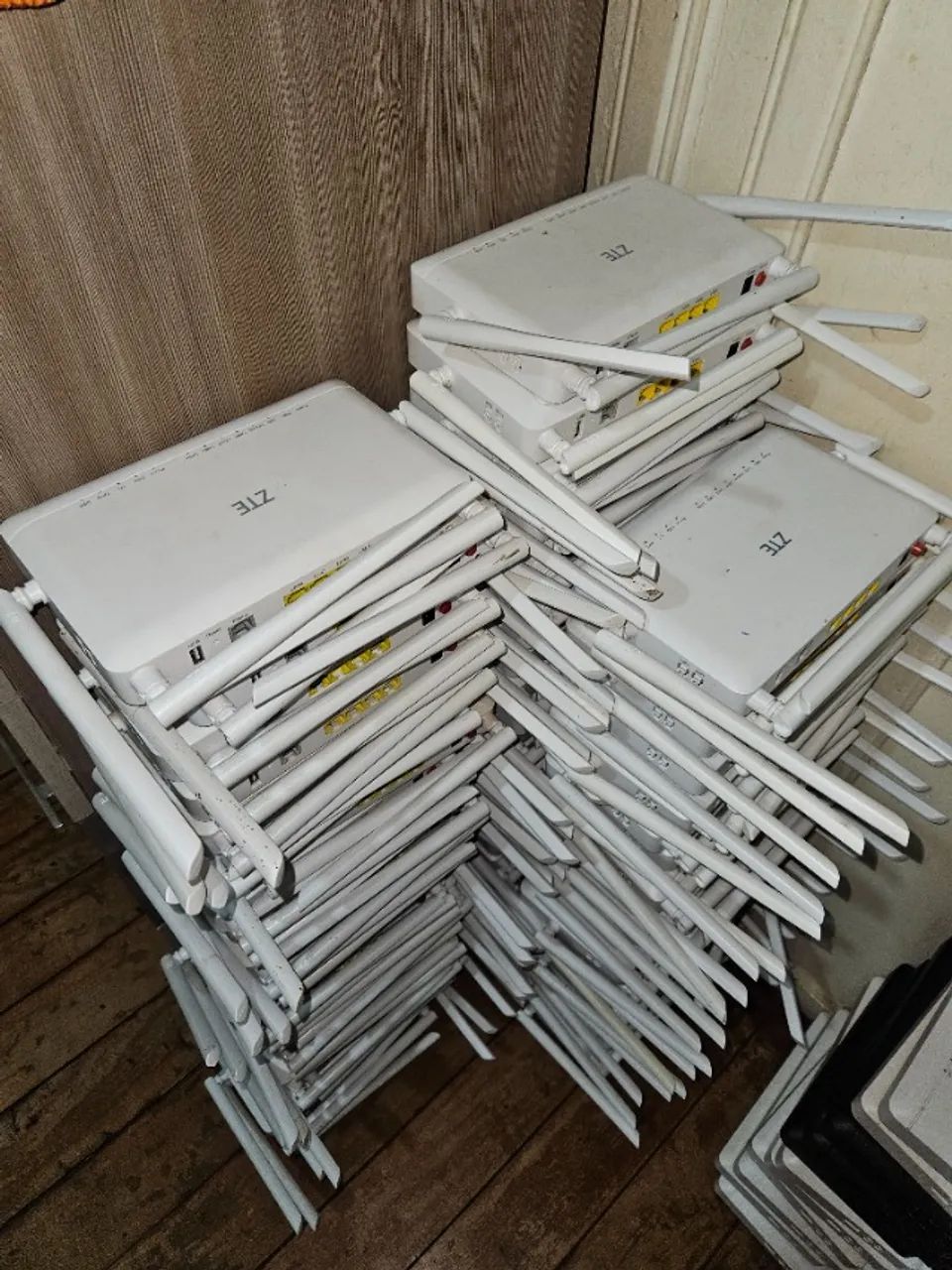 ZTE AX3000 F6600P GPON Wifi 6 C/fonte kit com 20 peças - Foto 3