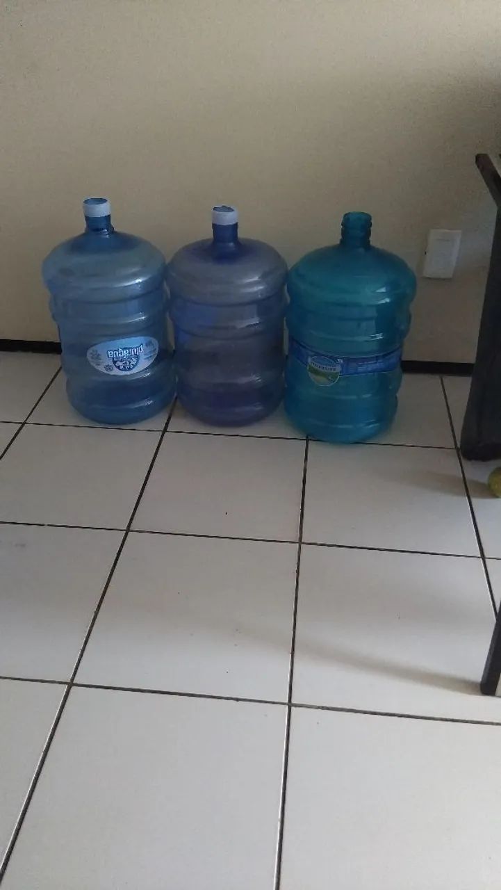 Vendo 3 garrafões de água!