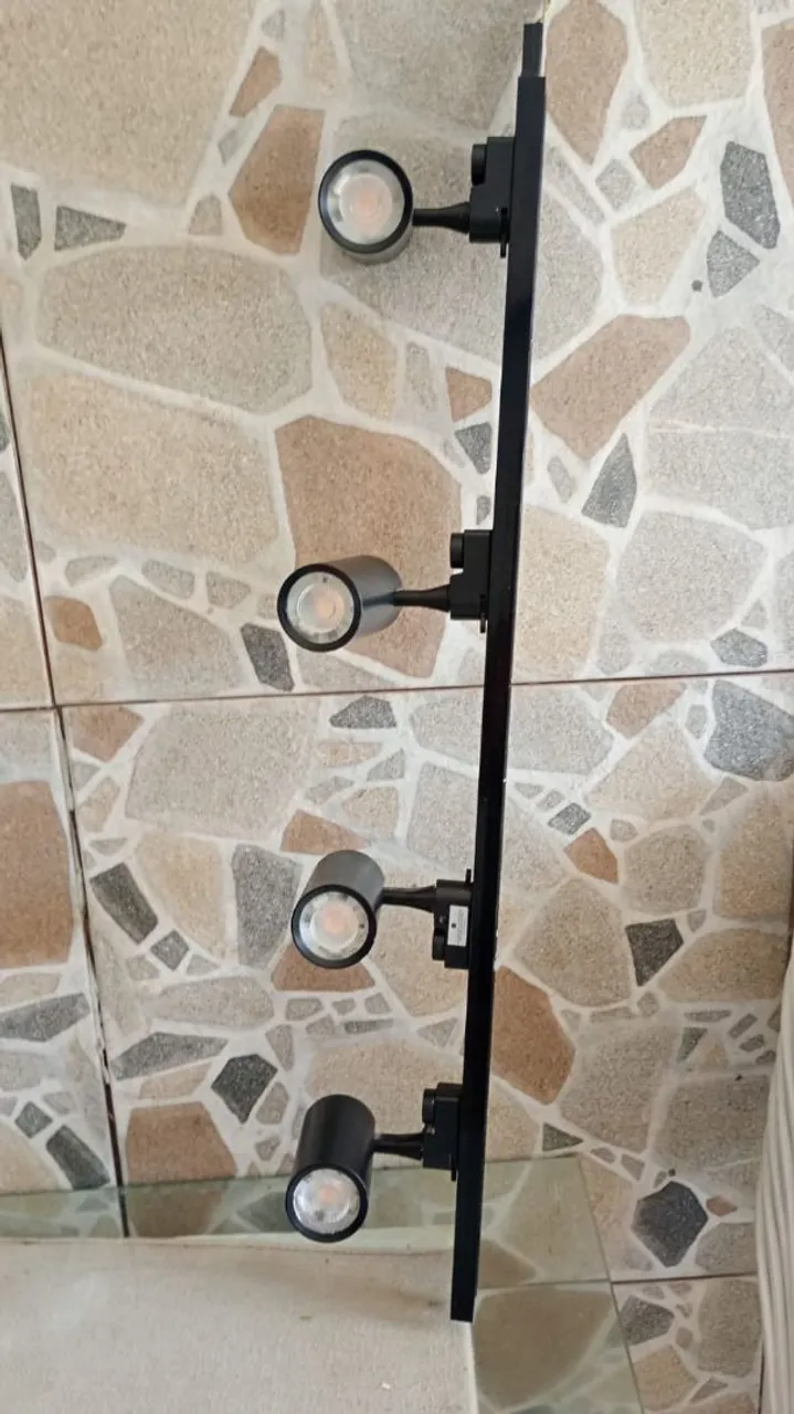 Trilho de Iluminação com 4 Spots LED