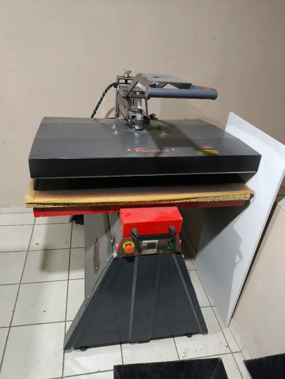 Prensa Térmica Plana 100x70 - Usada - Ótimo Estado - Foto 3