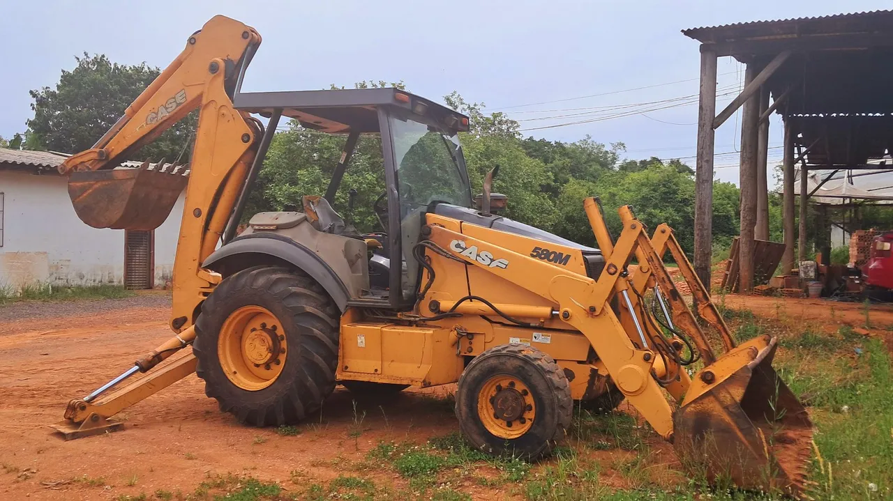 Retroescavadeira Case 580M