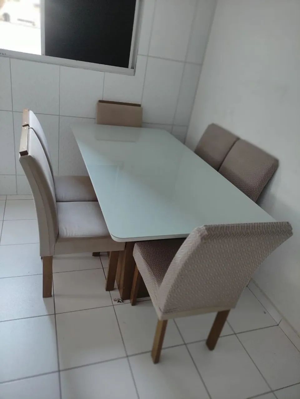 Mesa sem as cadeiras  - Foto 4