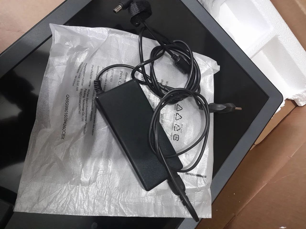 TV LG 24 polegadas, full HD, SMART. Com pés e parafusos inclusos. Nunca usei.  - Foto 6