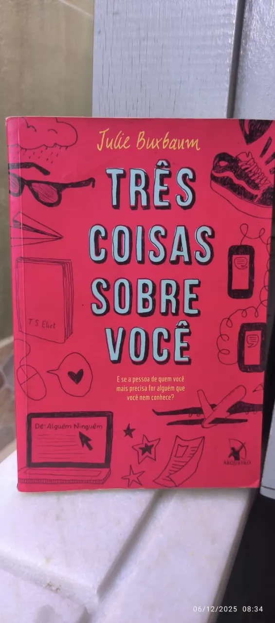 Livro de Romance "Três coisas sobre você" - Julie Buxbaum
