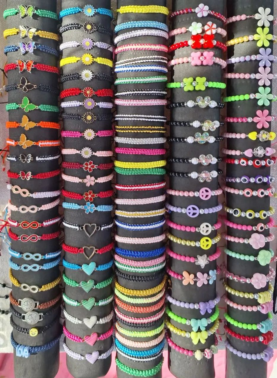 Pulseiras de macramê e bolinhas artesanais - Diversos modelos