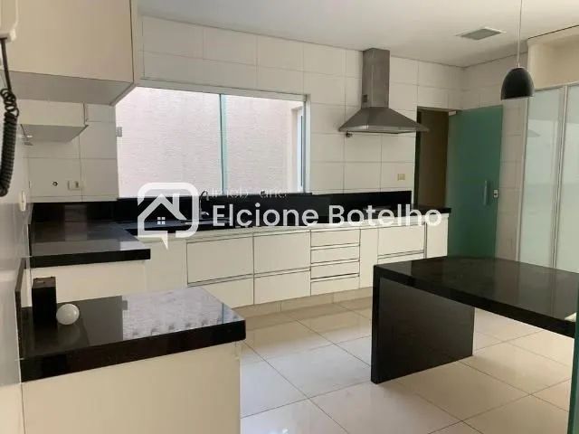 Casa para aluguel de aprox. 184 m², com 3 quartos, 1 suíte, no bairro Brasil - Uberlândia 