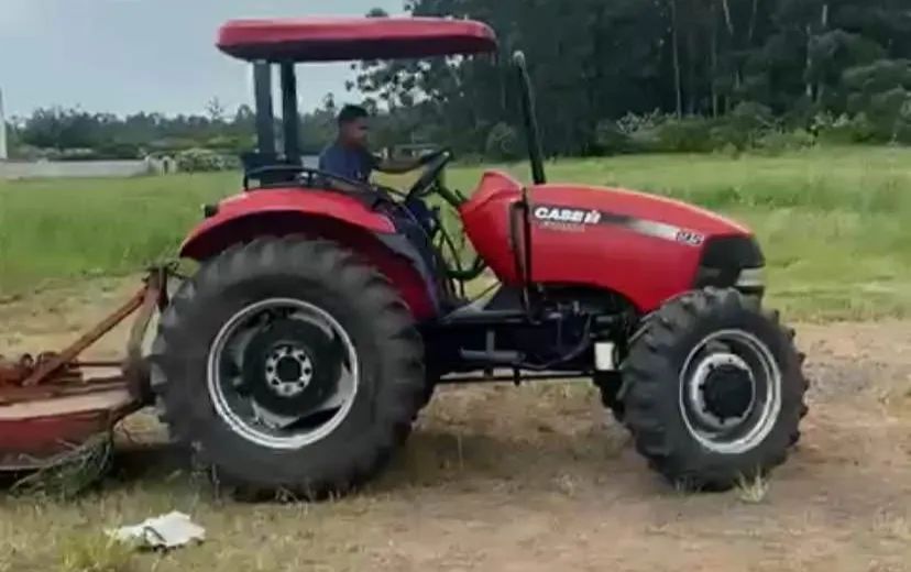 LOCAÇÃO DE TRATOR COM ROÇADEIRA 