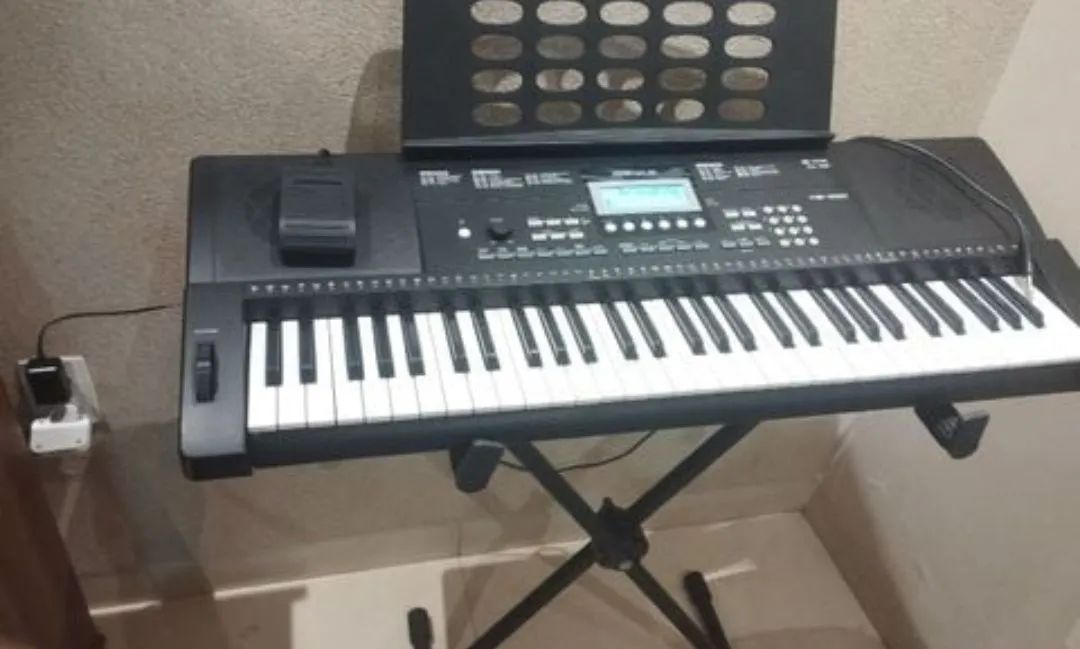 Teclado Musical Completo com Suporte