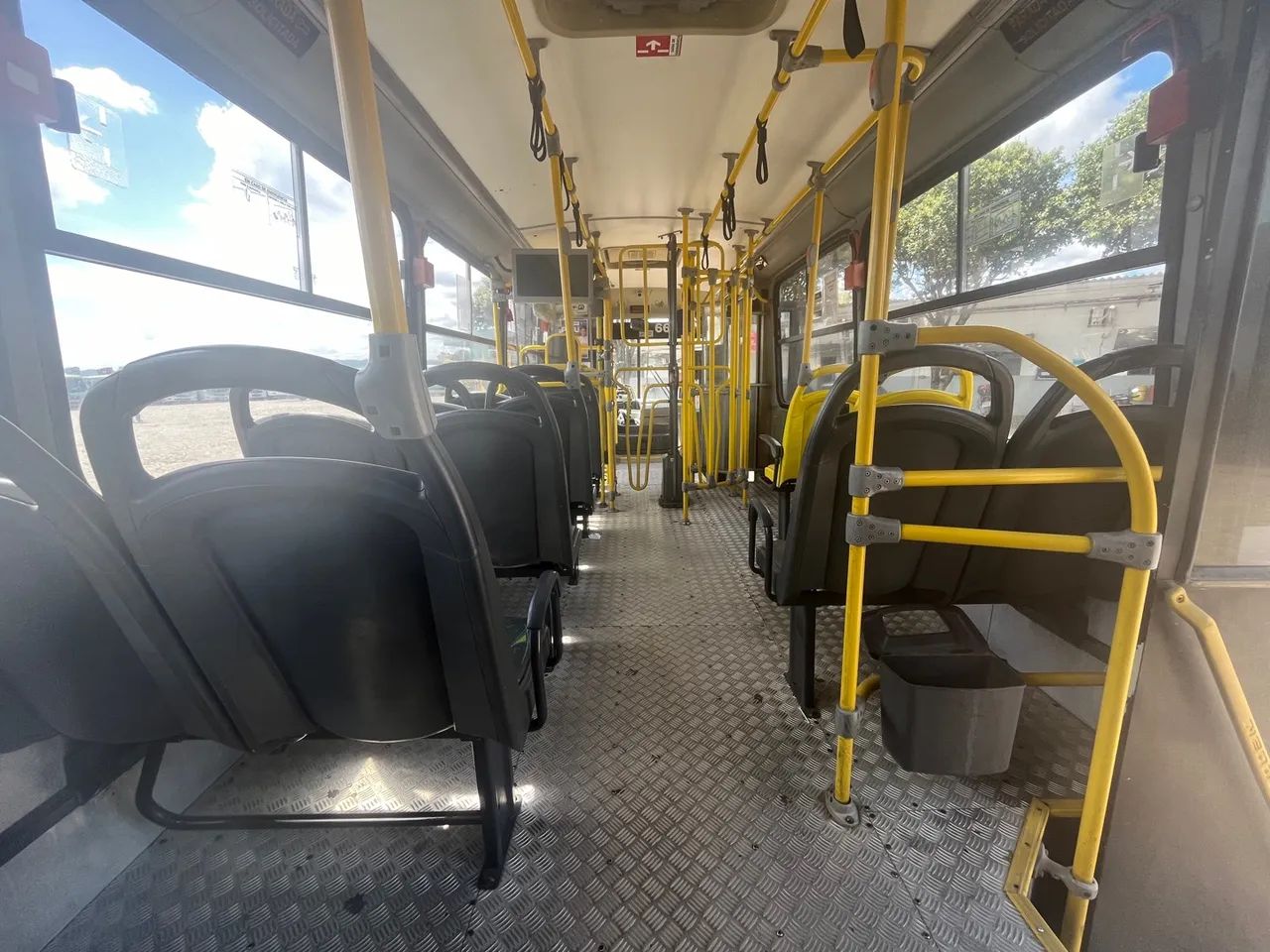 Micro ônibus urbano - Renovação de frota 18/19 - Foto 10