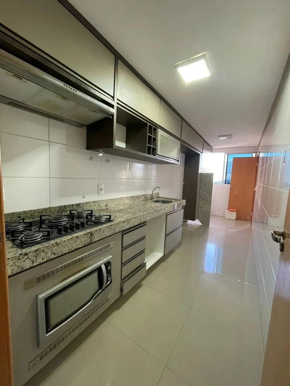 ALUGO COBERTURA COM 4 SUITES