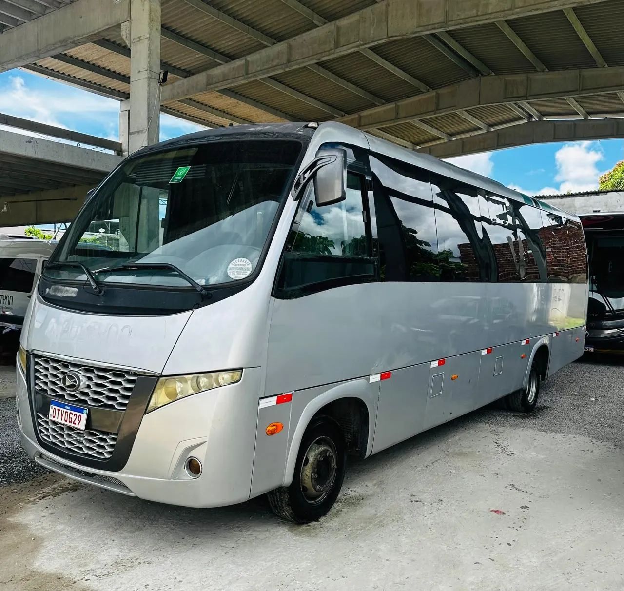 Micro onibus 32 lugares.