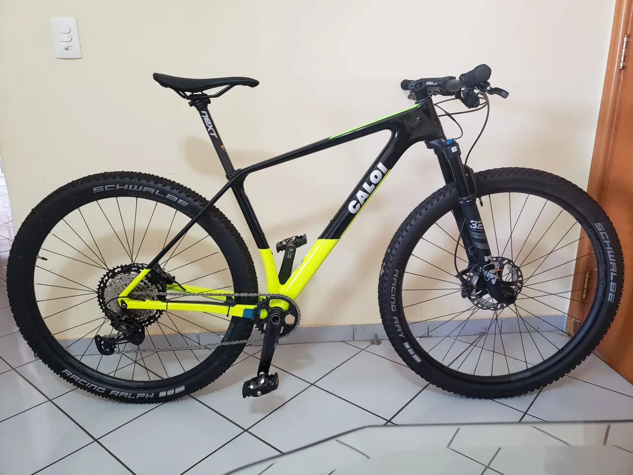 Bicicleta Caloi Elite Carbon Racing