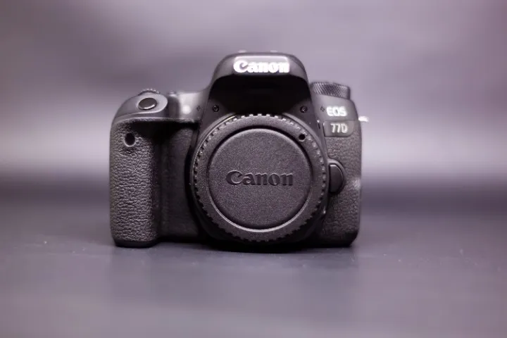 Máquina Fotográfica Profissional Canon 77D