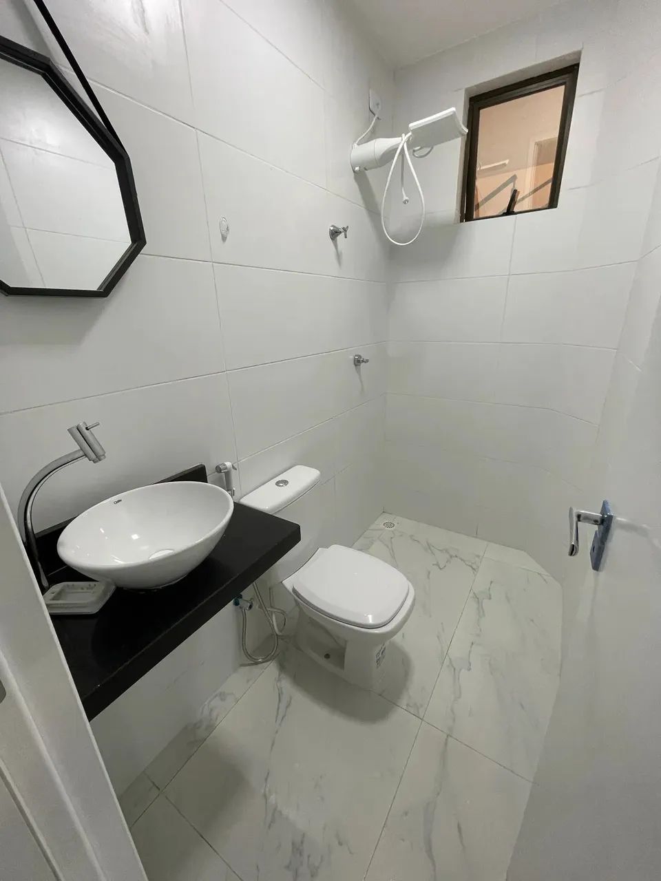Alugo apartamento térreo com área externa privativa e portão privativo, primeira locação - Foto 2