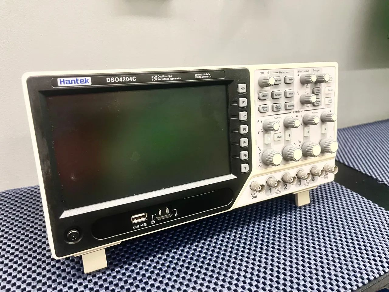 Osciloscópio 4CH 200Mhz, com gerador de função - Foto 4