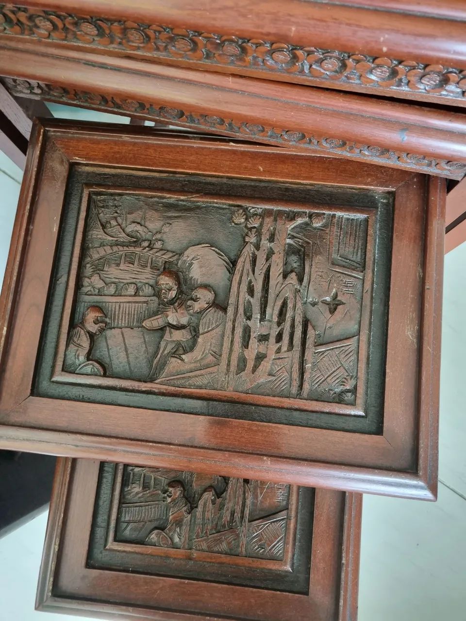 Conjunto de 4 mesinhas de canto antiga - Foto 4