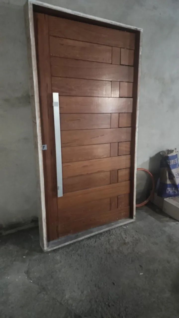 Porta Entrada Pivotante Madeira Bruta Completa 2,15 de altura e 1,18 largura 14 Marco