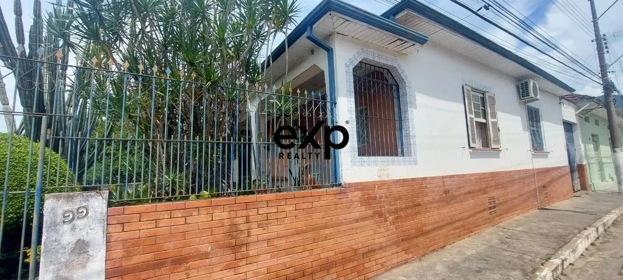 Casa à venda no Centro de Piquete, SP