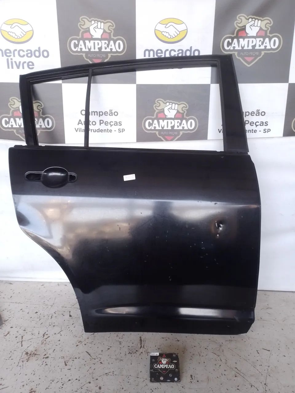Porta Traseira Direita Nissan Tiida 2010 C Detalhe