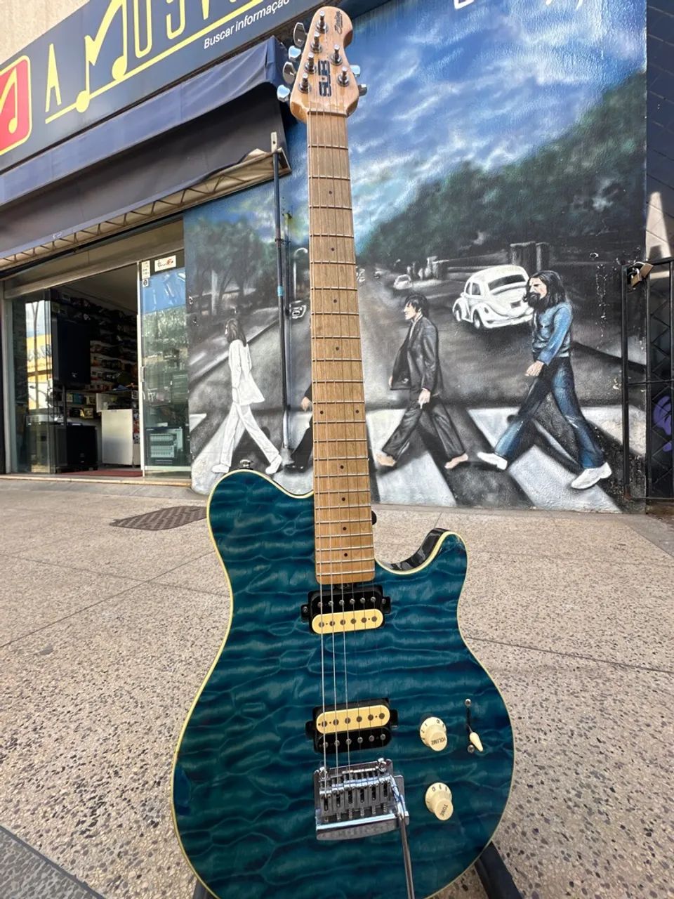 Guitarra Music Man SUB Sterling