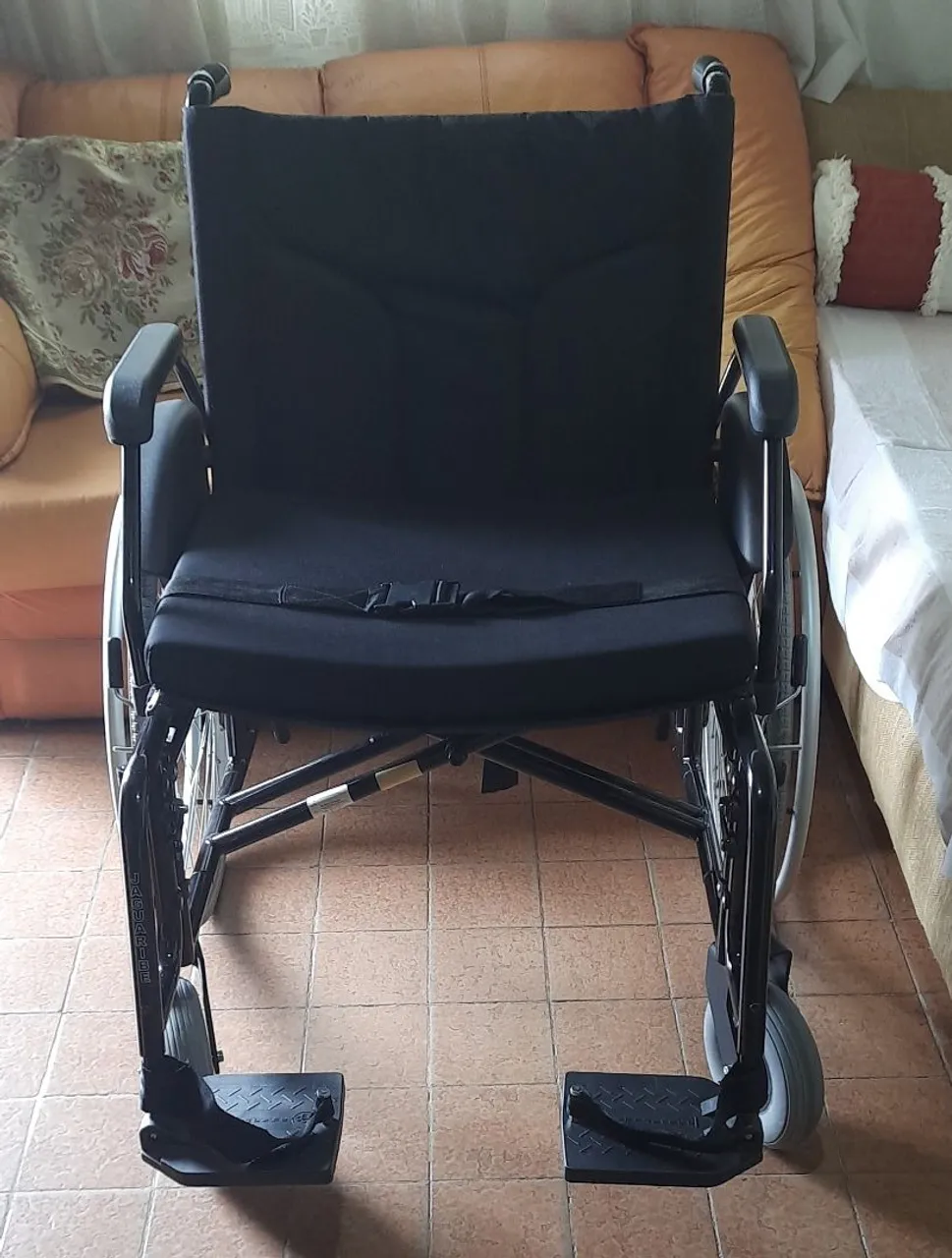 Cadeira De Rodas Manual Jaguaribe Big 60 cm Preto 160 Kg