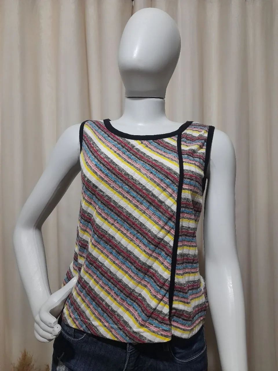Blusa listrada sem manga