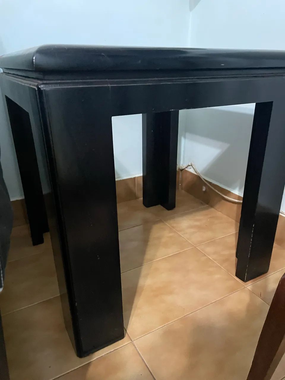 Corner table64352820640513120