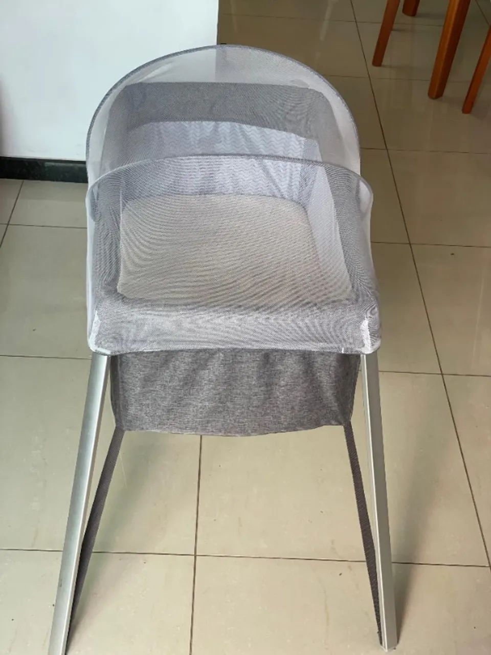Berço Portátil sugar Cinza e branco - Singular Baby moises - Foto 2