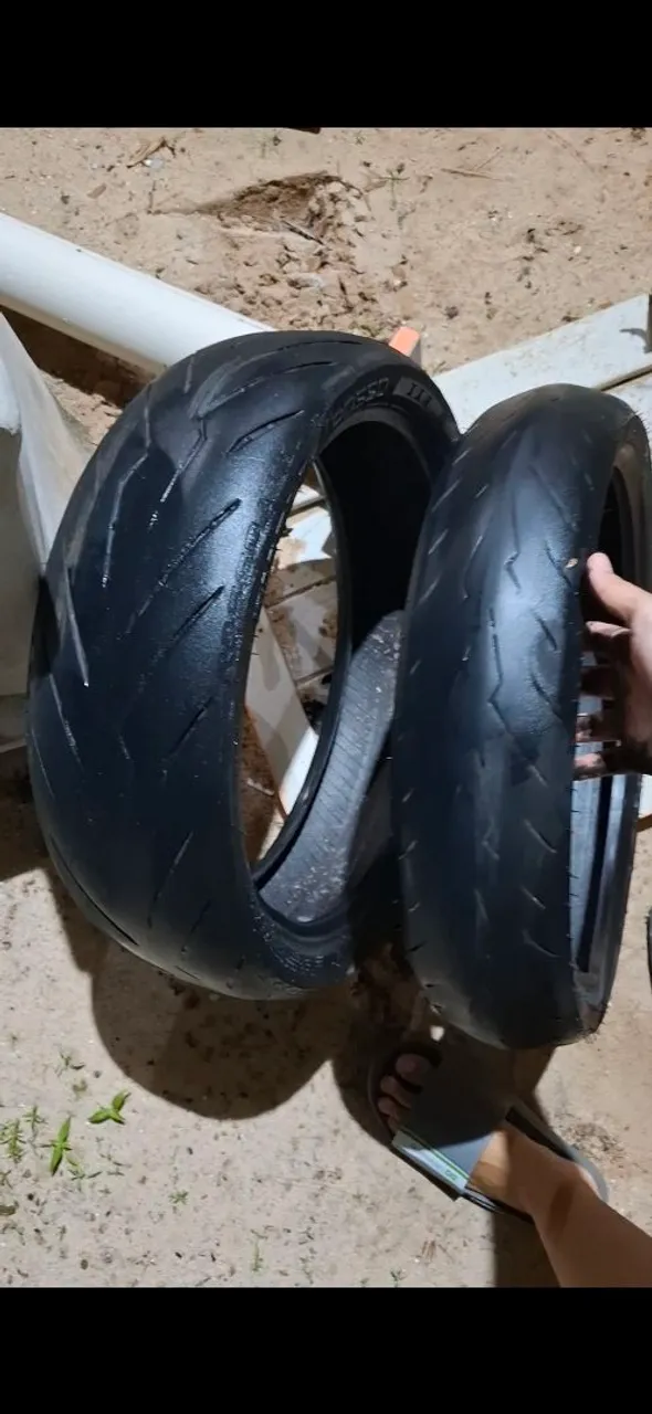 Pneus Pirelli Diablo rosso 3 dianteiro e traseiro
