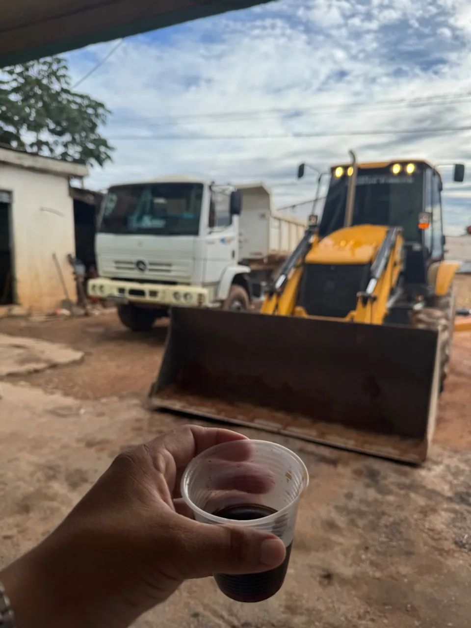 Aluguel de máquinas Bob Cat/ retro escavadeira/ mini escavadeira /cacamba - Foto 5