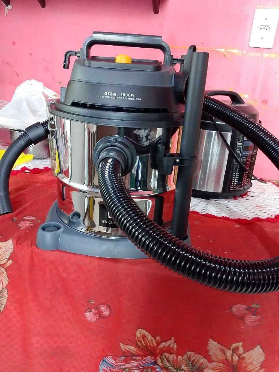Aspirador de Pó e Água Electrolux GT20i Inox - Foto 2