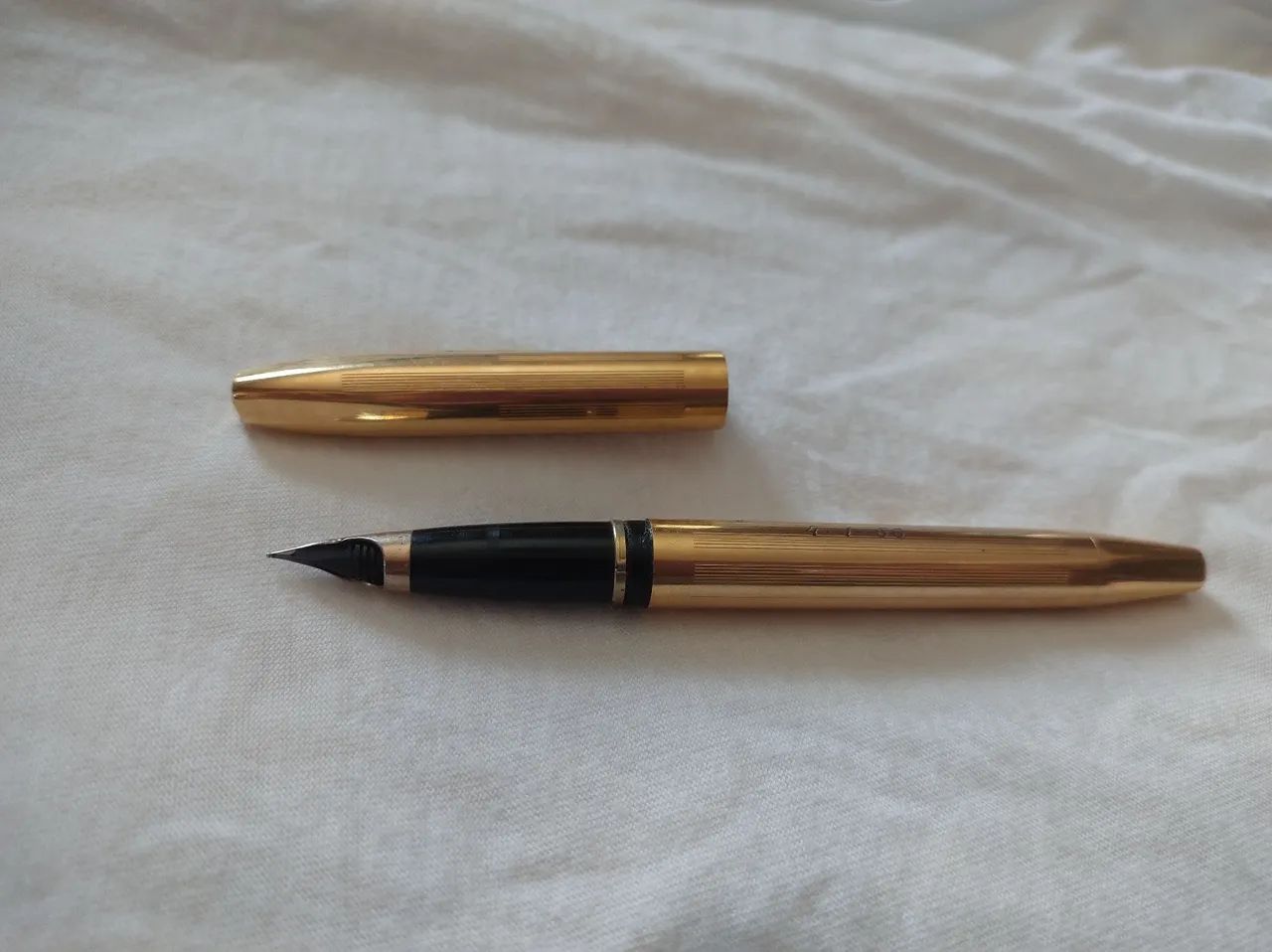 Caneta tinteiro sheaffer folheada a ouro 23k  - Foto 3