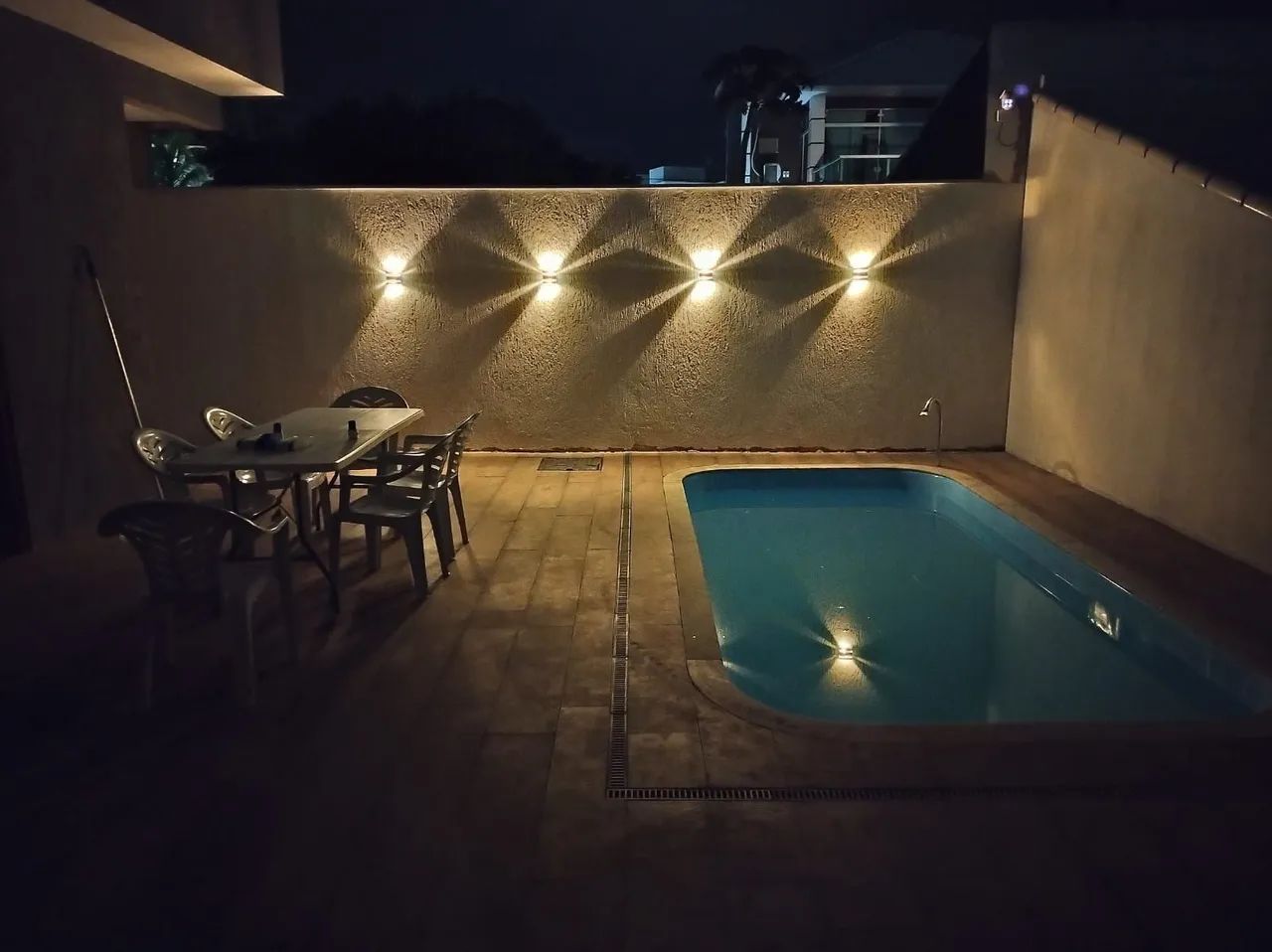 Cabo Frio Peró Piscina e Churrasqueira. 