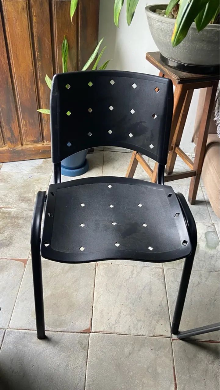 4 Cadeiras Pretas